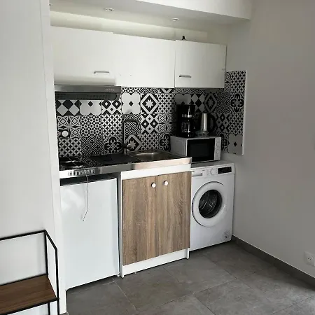 Lägenhet Avec Jardin Terrasse Et Parking Privé