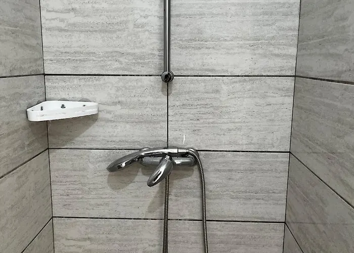 With Garden Terrace And Free Parking 公寓