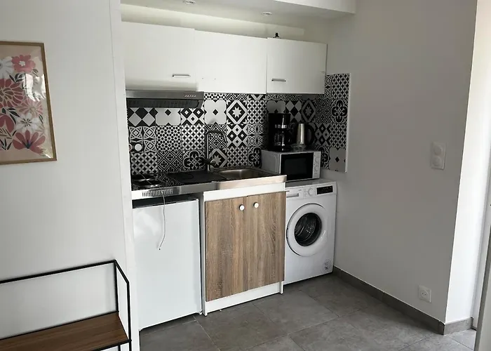 Апартаменты With Garden Terrace And Free Parking